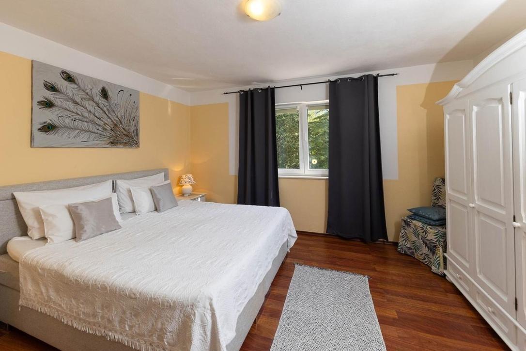 Emaris Apartment Tribalj  Luaran gambar