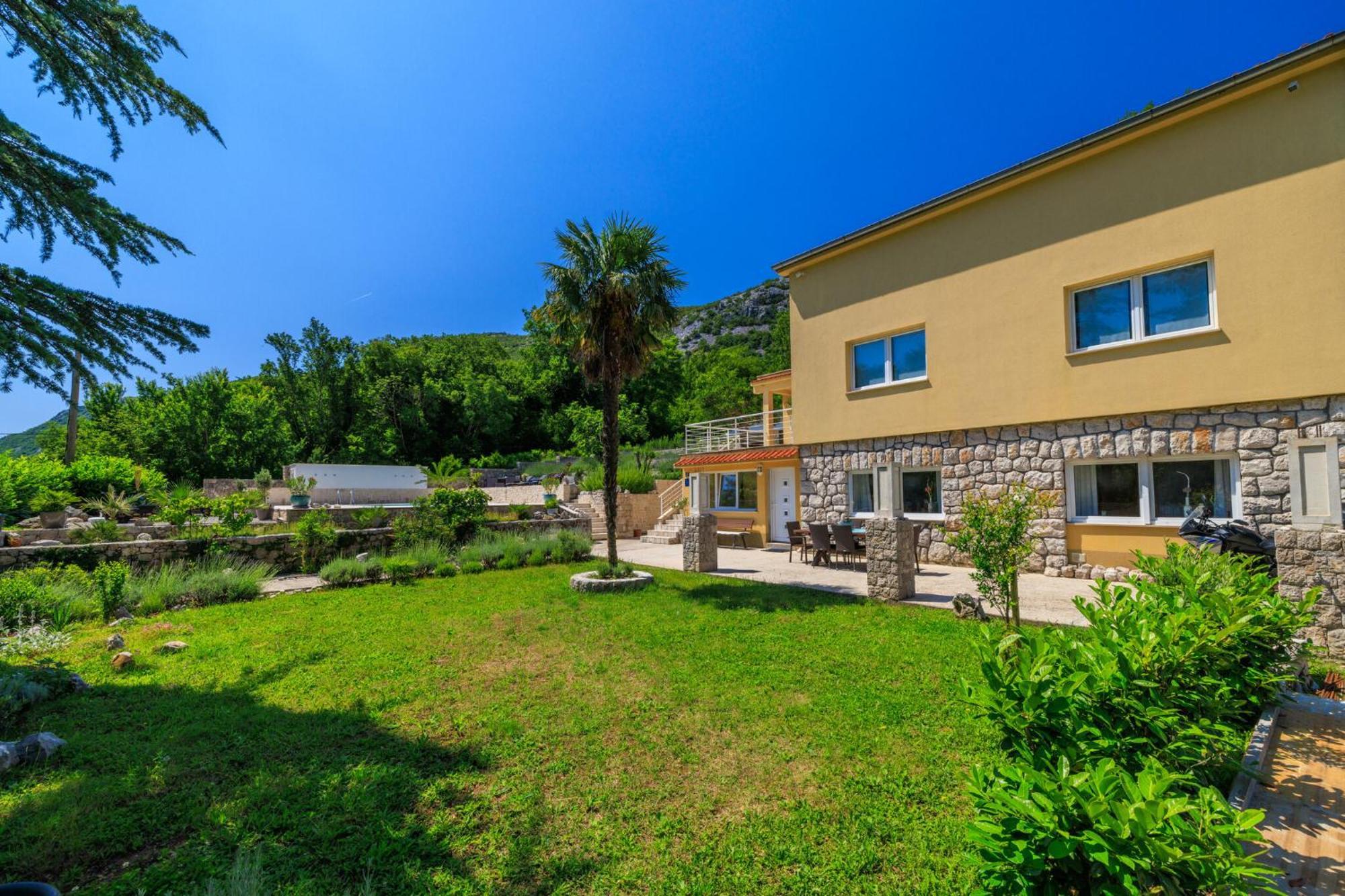 Emaris Apartment Tribalj  Luaran gambar