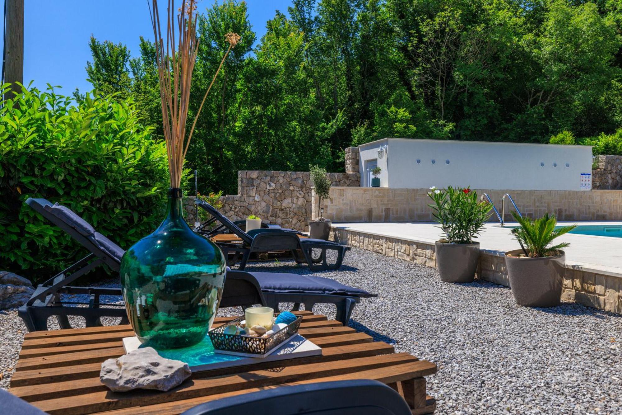 Emaris Apartment Tribalj  Luaran gambar